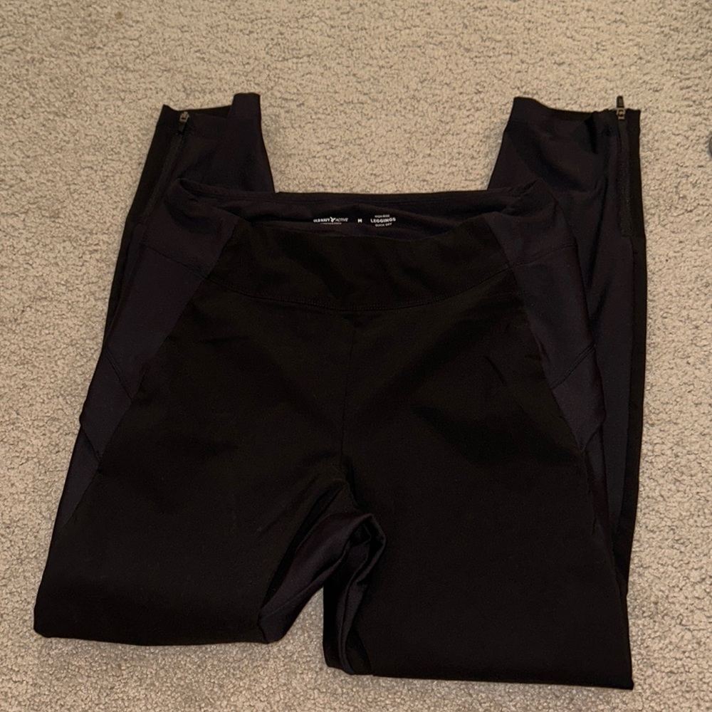 Old Navy High Waisted hybrid quick dry leggings.